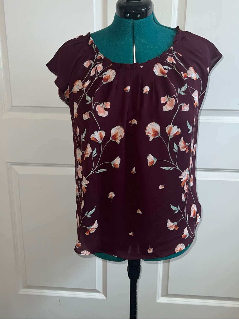 LC Lauren Conrad Pleated Front Bow Back Floral Cap-Sleeve Blouse M